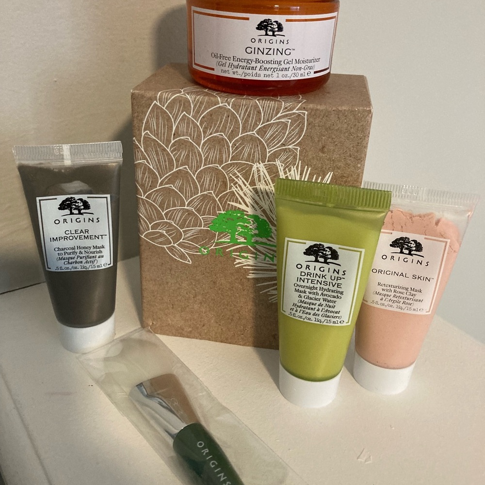 Origins Mini skincare kit. Boxed set.New with tags. - Picture 2 of 3